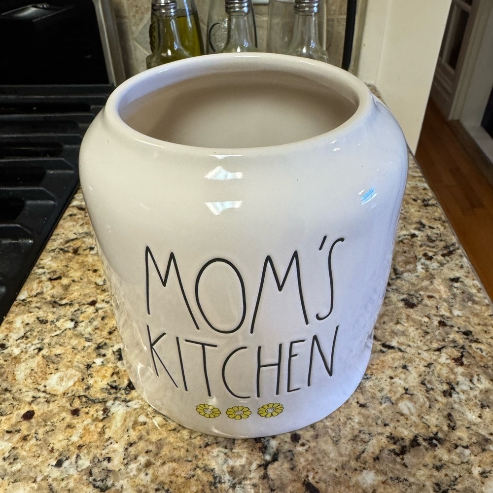 Rae Dunn MOMS KITCHEN Spring Daisy Collectible Canister NWOT Yellow & White Cute - Picture 15 of 16